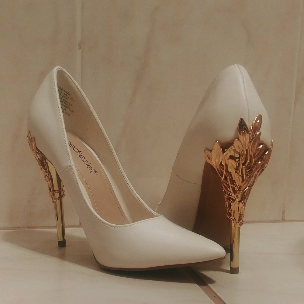 Shoedazzle white heels